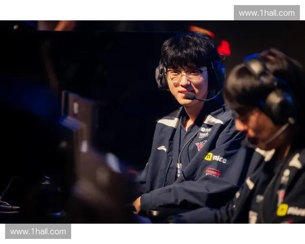 LOL电1演员揭秘：从职业赛场到幕后风波的真实故事与成长之路